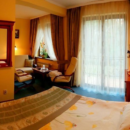 Hotel Spinaker Леба Екстериор снимка