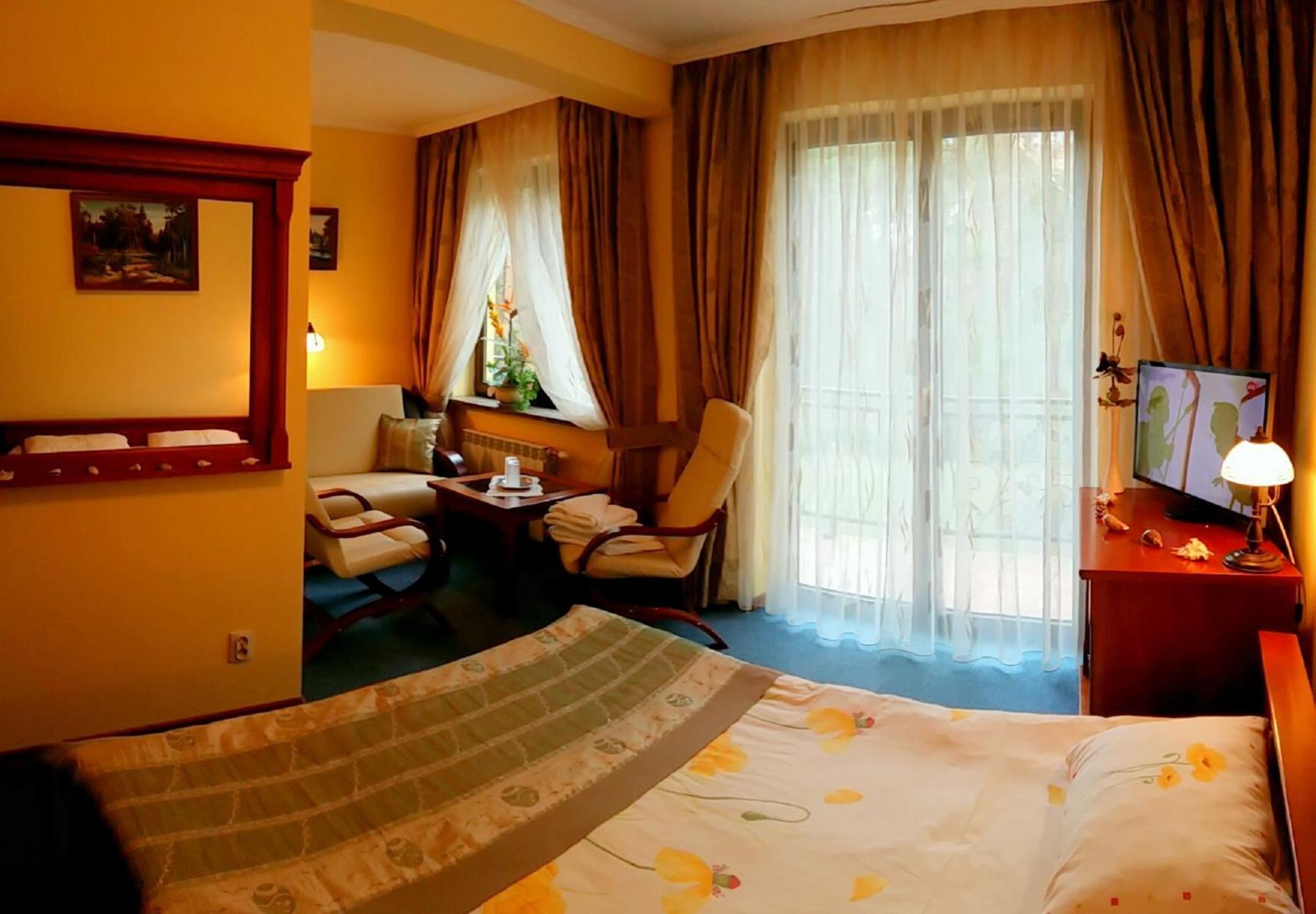 Hotel Spinaker Леба Екстериор снимка