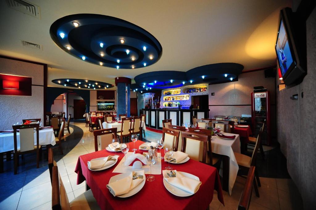 Hotel Spinaker Леба Екстериор снимка