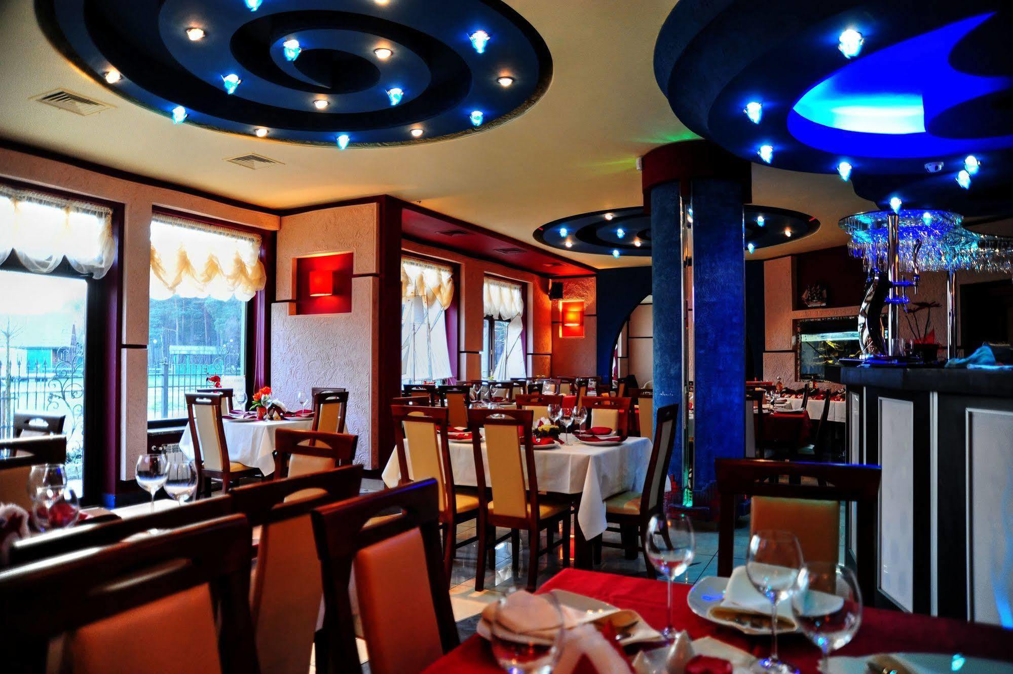 Hotel Spinaker Леба Екстериор снимка