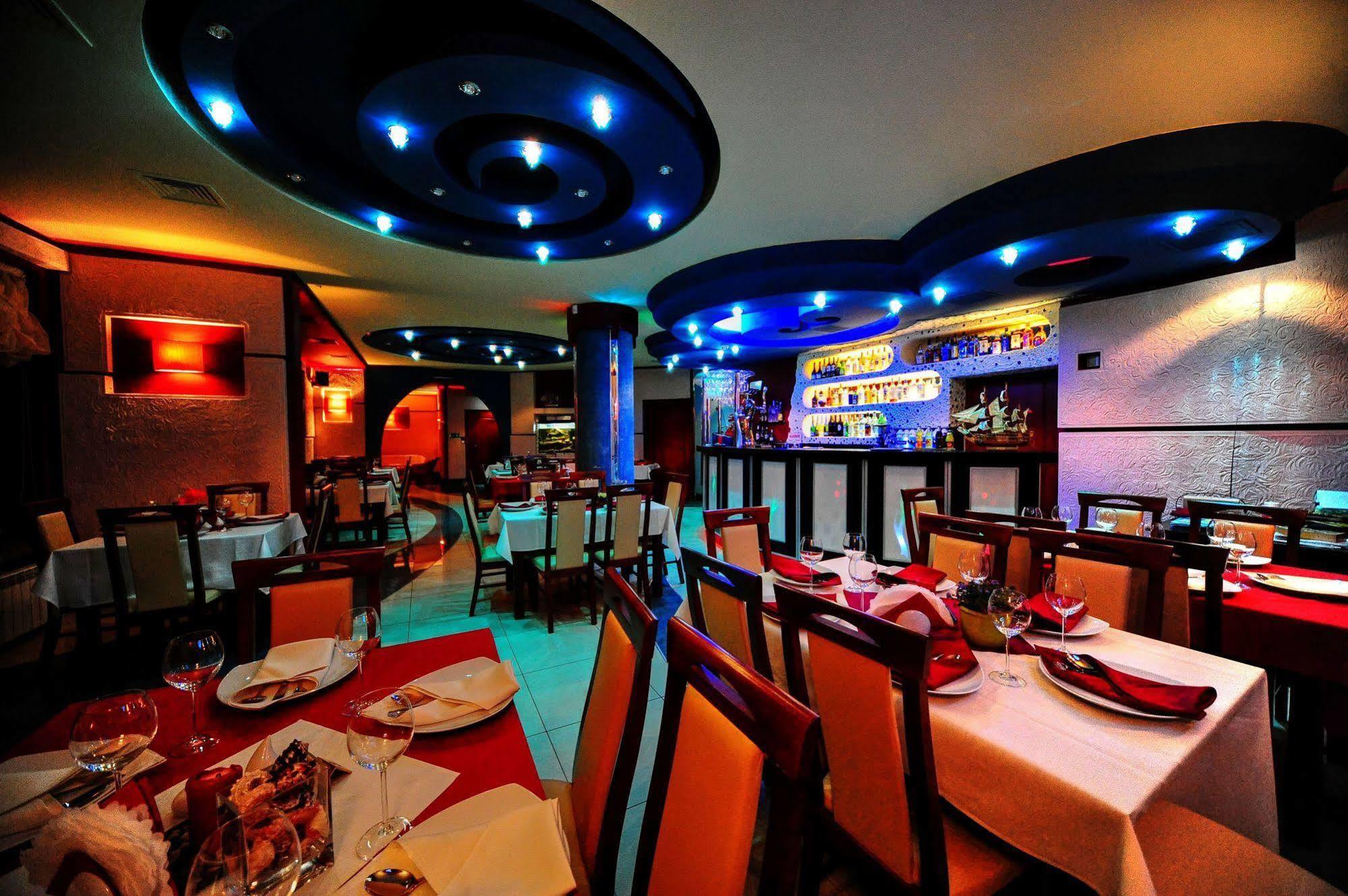 Hotel Spinaker Леба Екстериор снимка