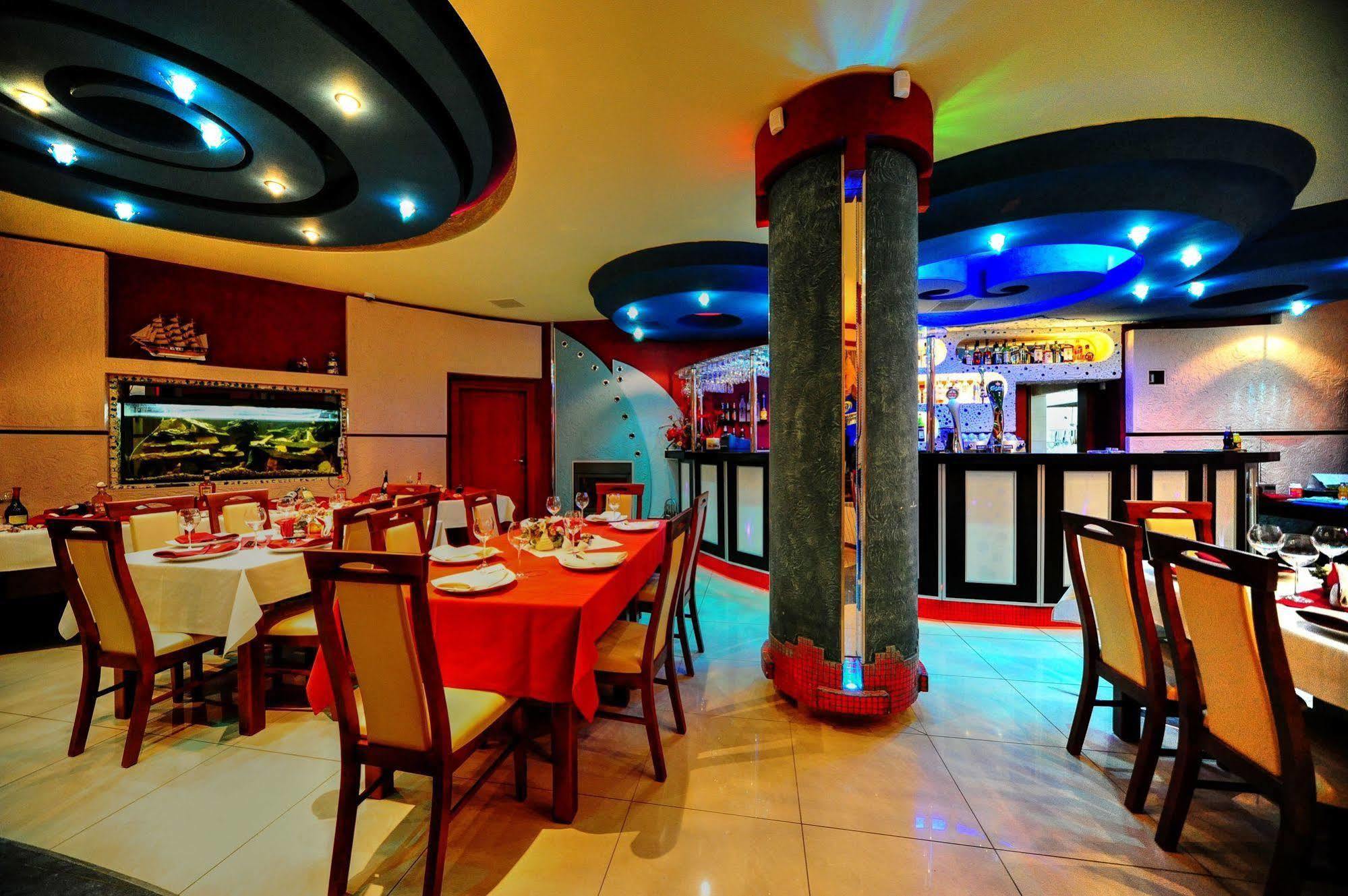 Hotel Spinaker Леба Екстериор снимка