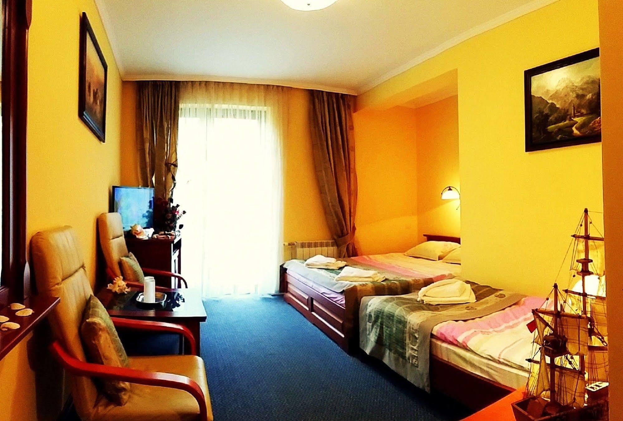 Hotel Spinaker Леба Екстериор снимка