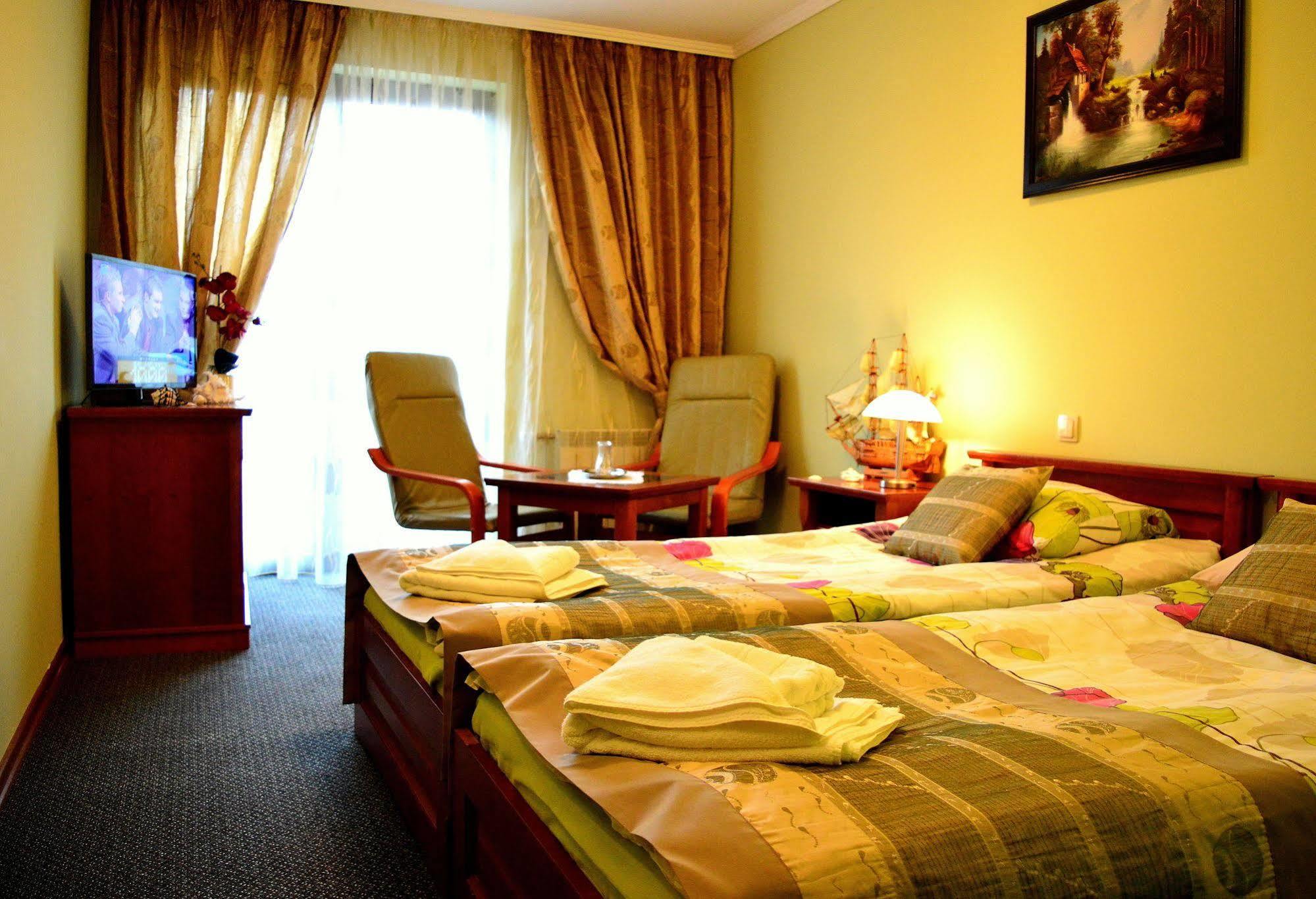 Hotel Spinaker Леба Екстериор снимка