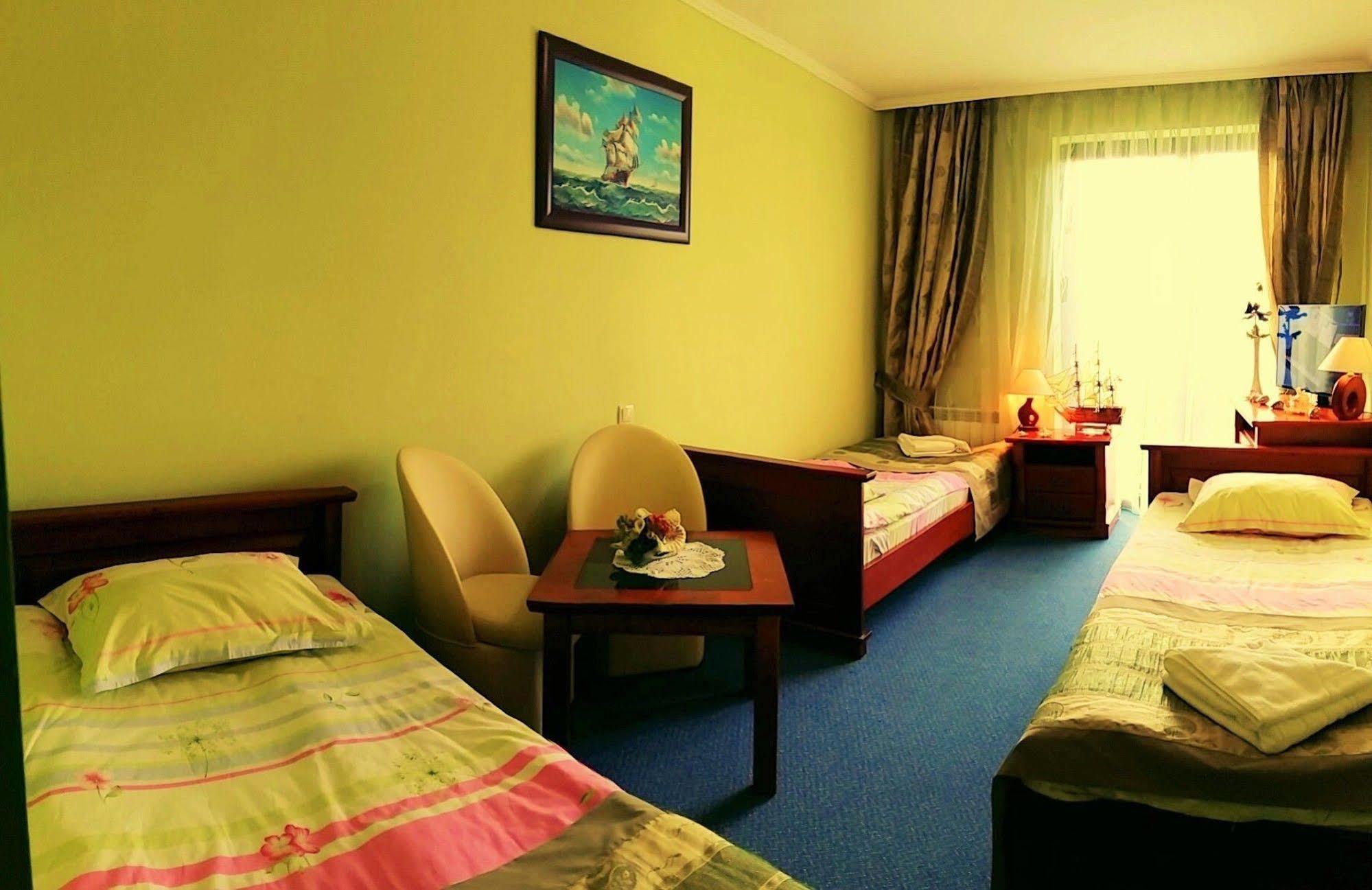 Hotel Spinaker Леба Екстериор снимка