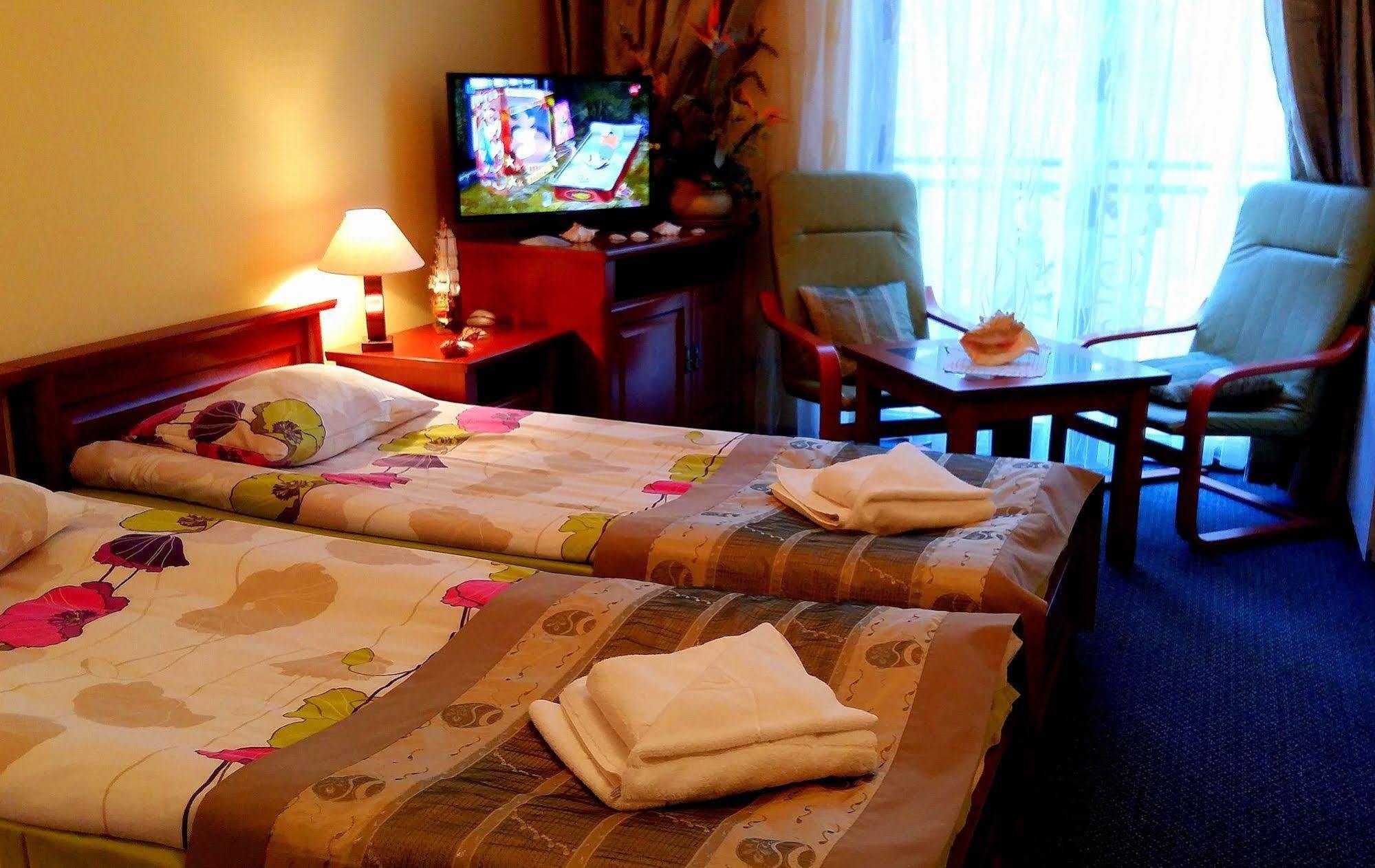 Hotel Spinaker Леба Екстериор снимка