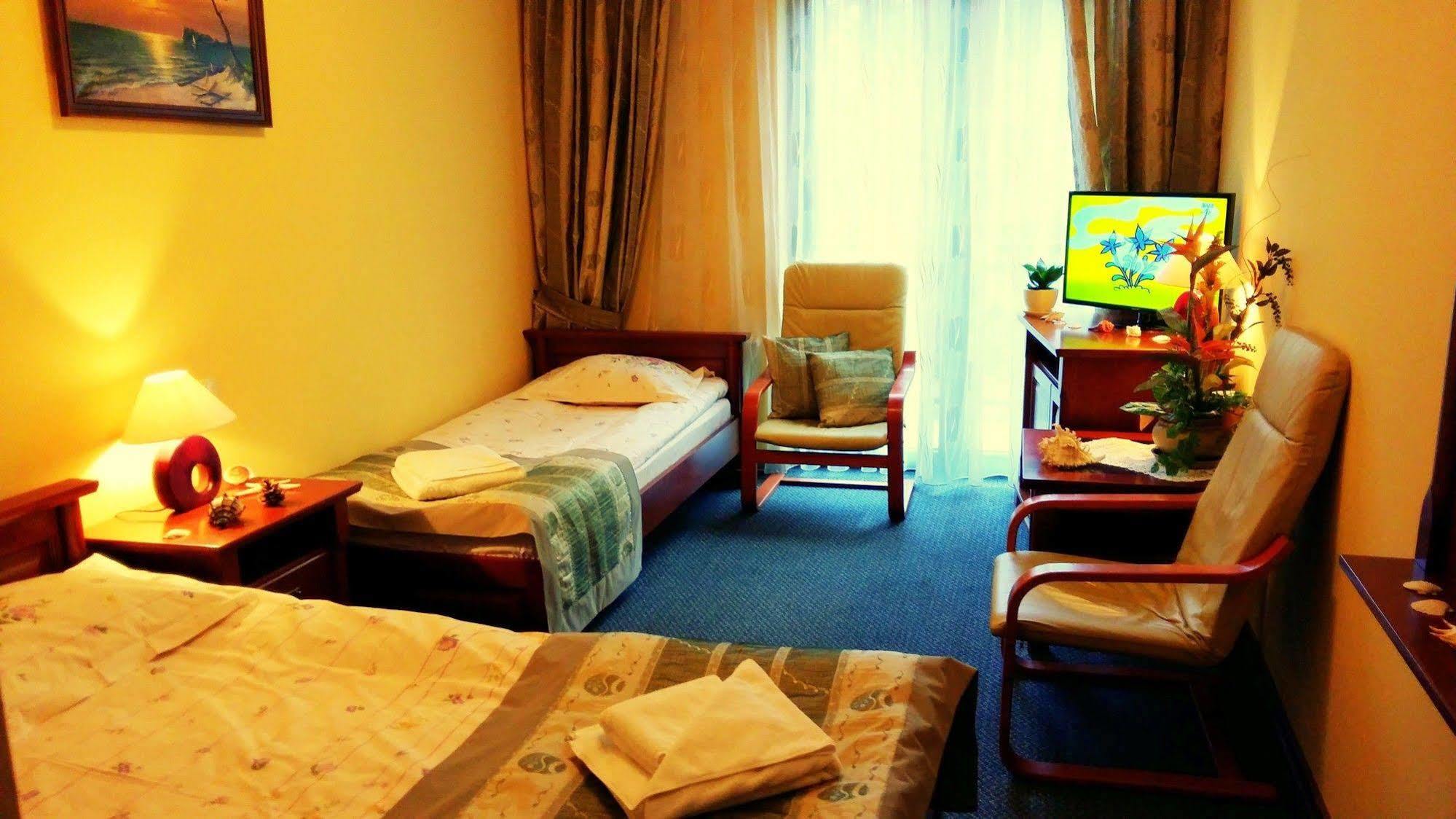 Hotel Spinaker Леба Екстериор снимка