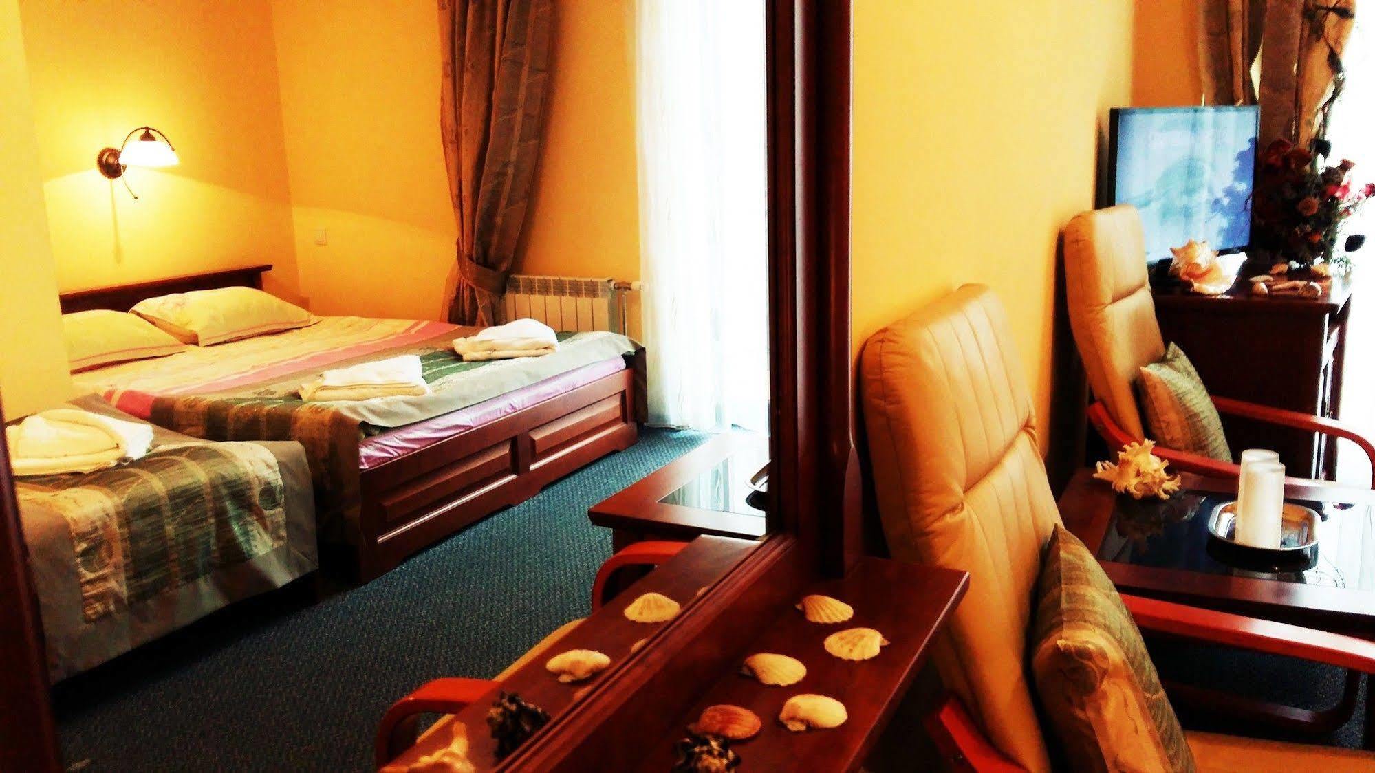 Hotel Spinaker Леба Екстериор снимка