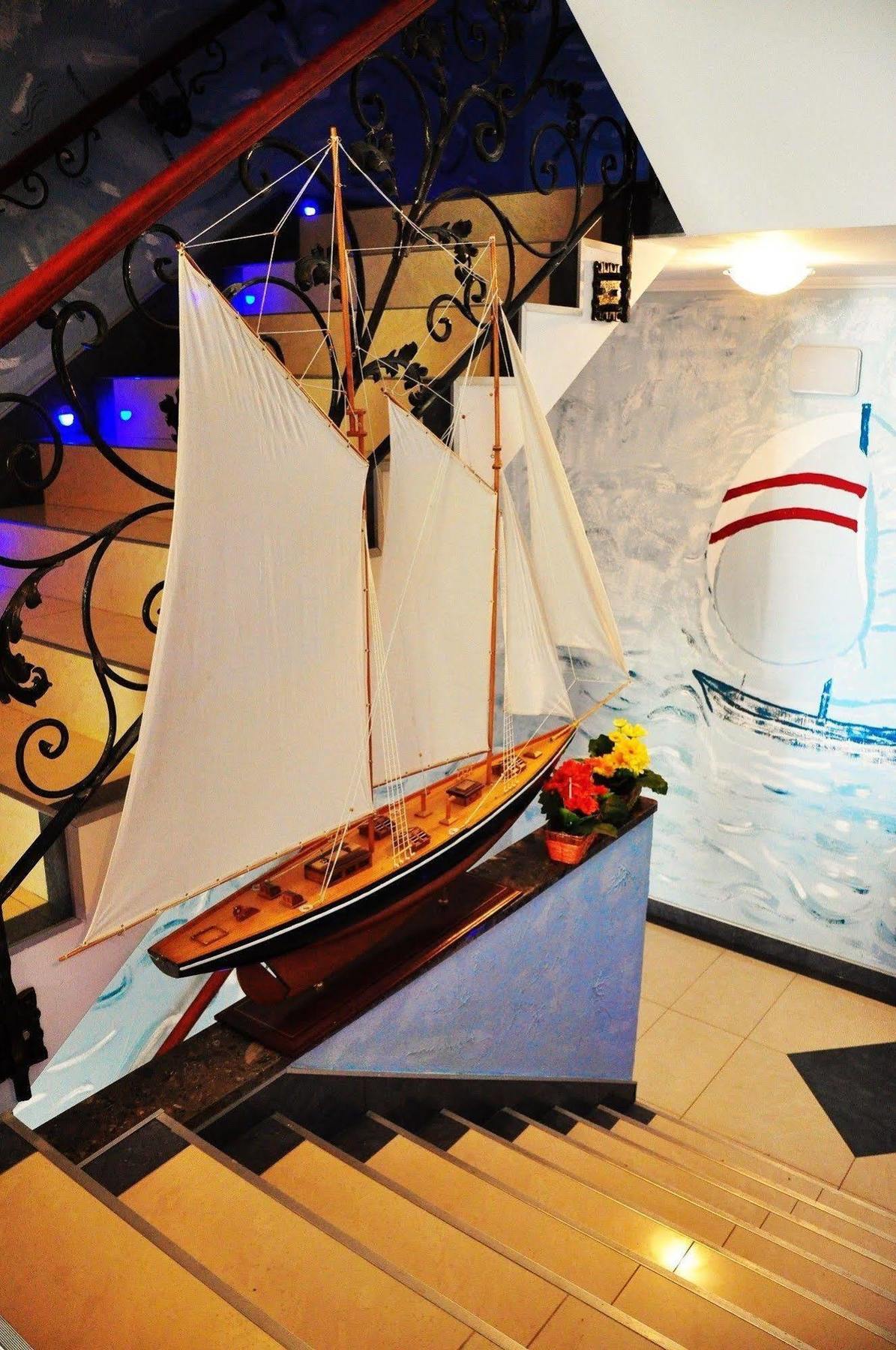 Hotel Spinaker Леба Екстериор снимка