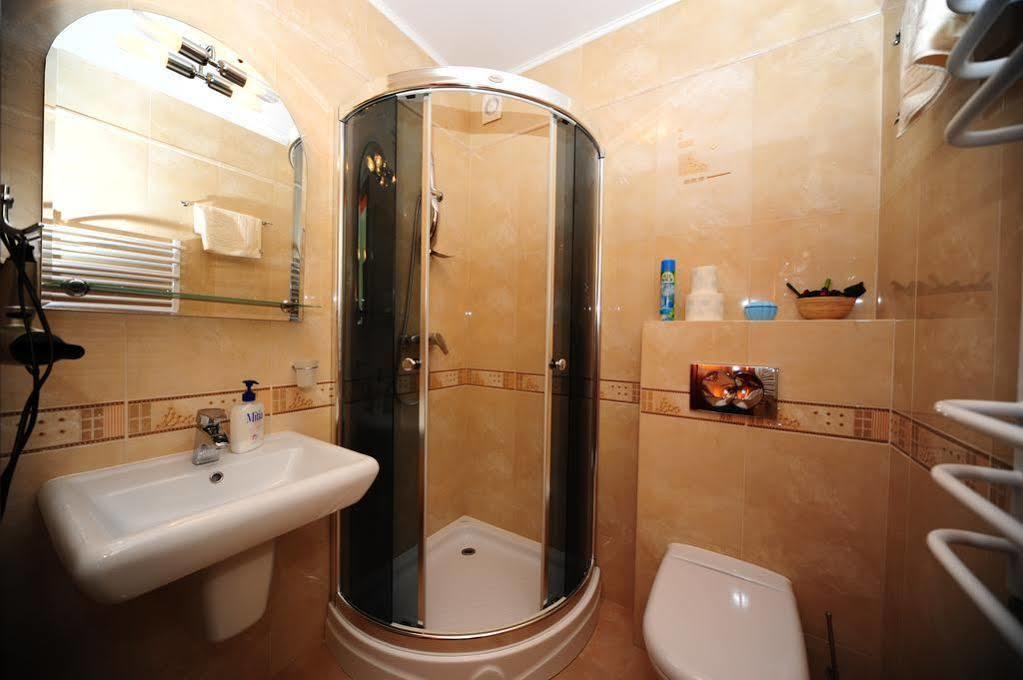 Hotel Spinaker Леба Екстериор снимка
