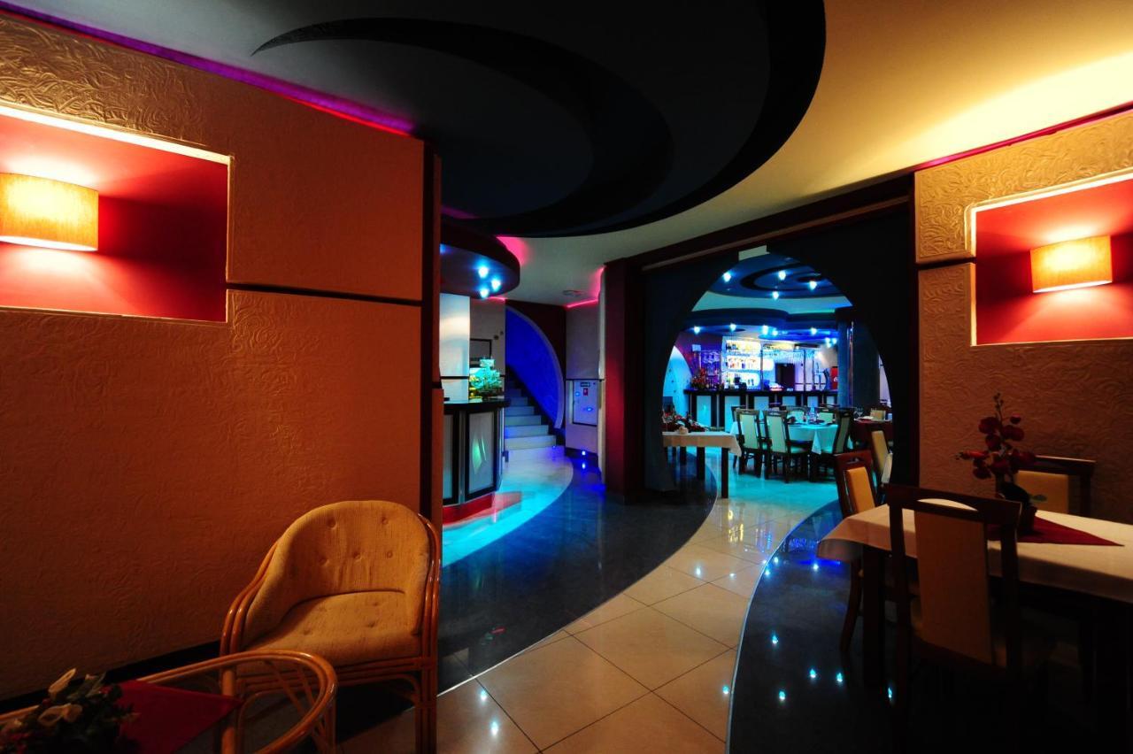 Hotel Spinaker Леба Екстериор снимка